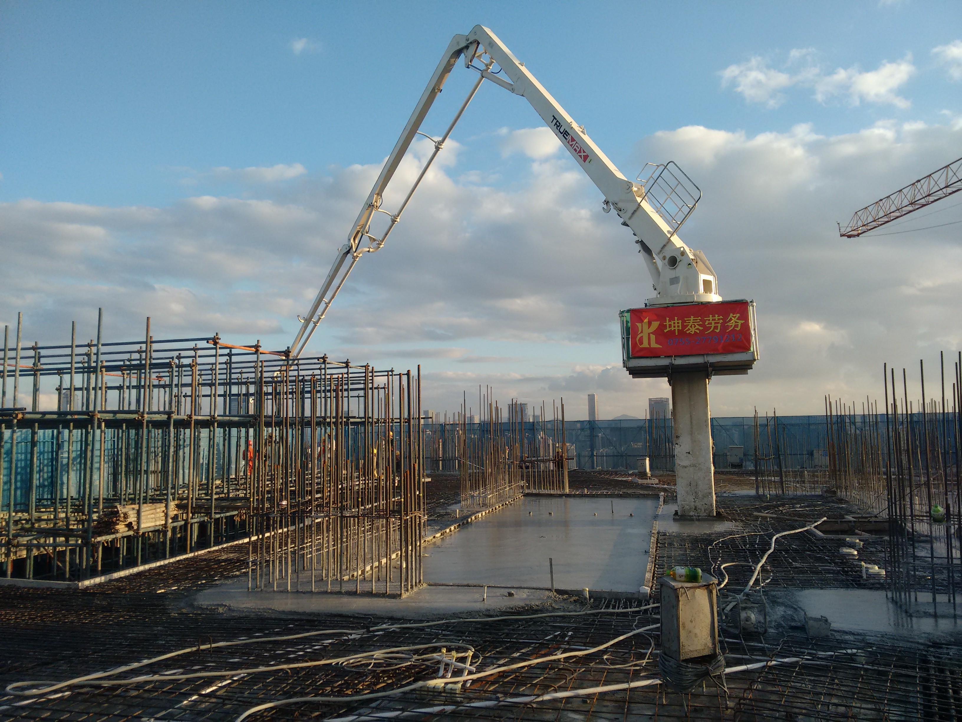 電梯井內(nèi)爬布料機(jī) 電梯井內(nèi)爬布料機(jī)